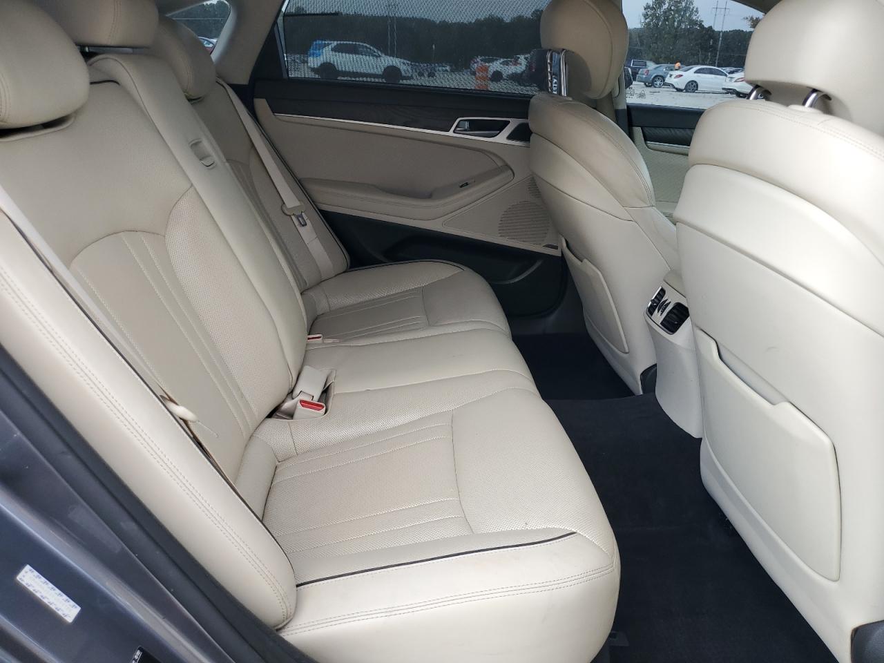 2015 Hyundai Genesis 3.8L VIN: KMHGN4JE2FU099726 Lot: 70879965