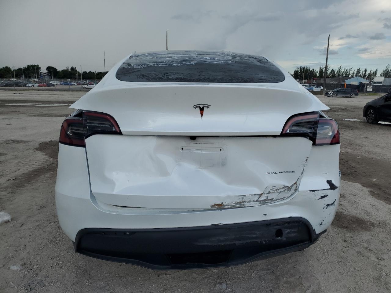 2025 Tesla Model Y VIN: 7SAYGDEE5SA365286 Lot: 71881925