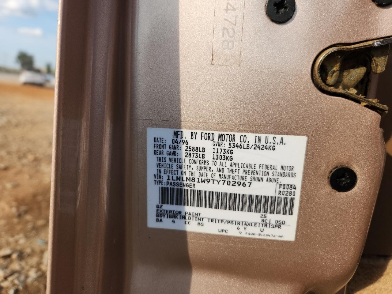 1996 Lincoln Town Car Executive VIN: 1LNLM81W9TY702967 Lot: 71869405