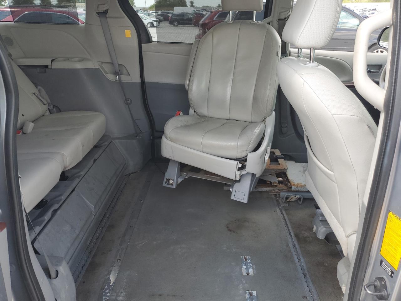 2012 Toyota Sienna Xle VIN: 5TDYK3DC6CS235796 Lot: 70565525