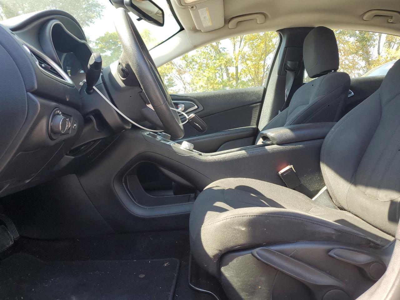 2015 Chrysler 200 Limited VIN: 1C3CCCAB1FN555674 Lot: 80073785