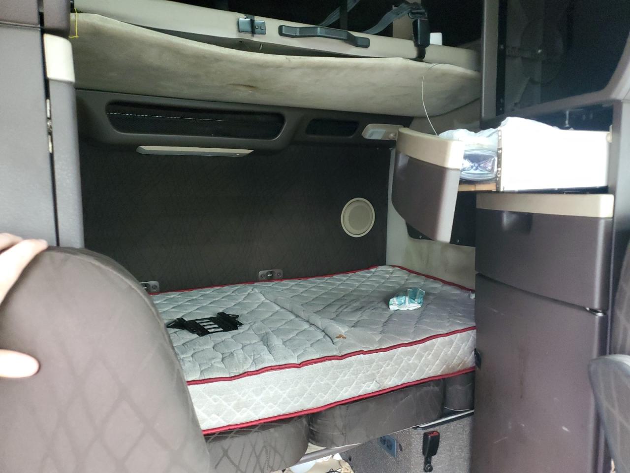 2016 Volvo Vnl Semi Truck VIN: 4V4NC9EH1GN942141 Lot: 81434235