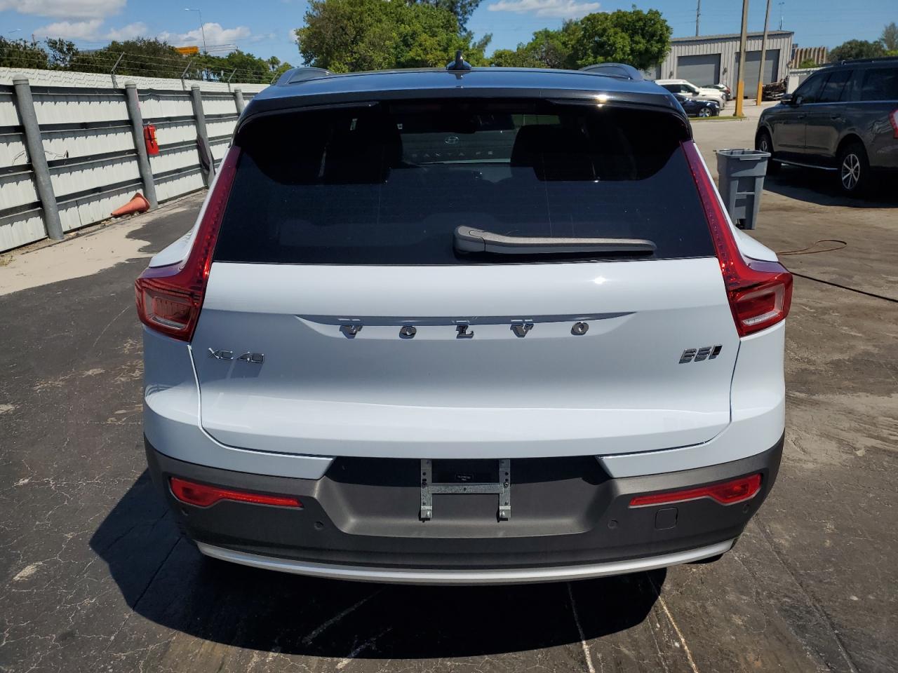 2024 Volvo Xc40 Plus VIN: YV4L12UE1R2379682 Lot: 81924045