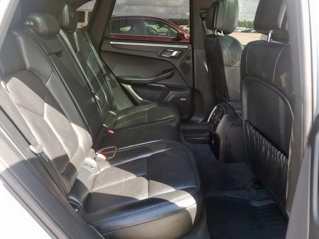 2018 Porsche Macan Gts VIN: WP1AG2A53JLB62001 Lot: 63852945