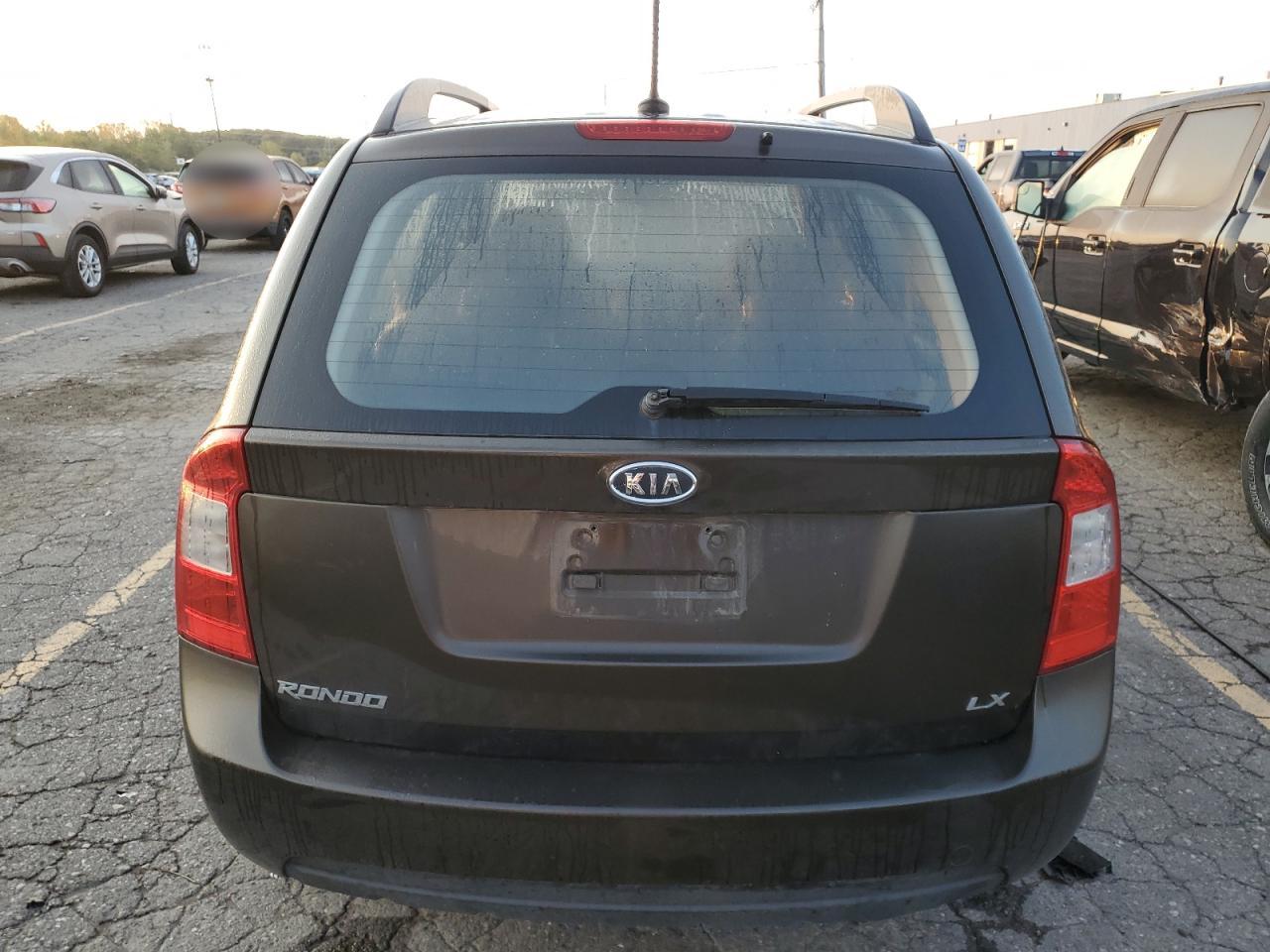 2009 Kia Rondo Base VIN: KNAFG528597221388 Lot: 71977985