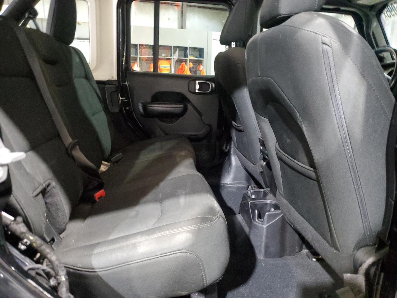 2018 Jeep Wrangler Unlimited Sport VIN: 1C4HJXDG2JW273231 Lot: 72015095