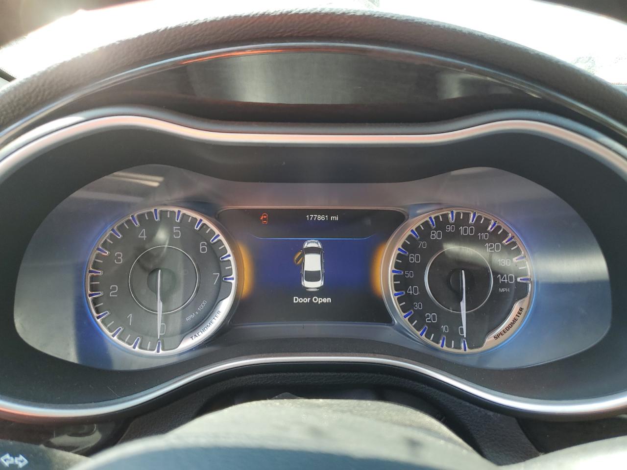 2015 Chrysler 200 C VIN: 1C3CCCCB8FN575370 Lot: 81129985