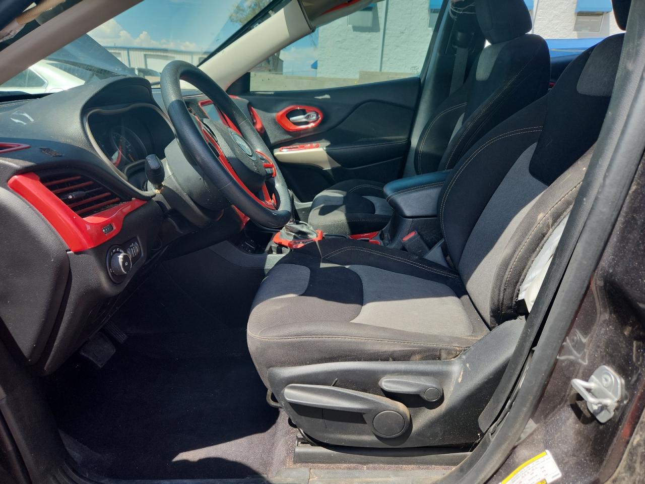 2018 Jeep Cherokee Latitude VIN: 1C4PJLCBXJD589000 Lot: 71270375