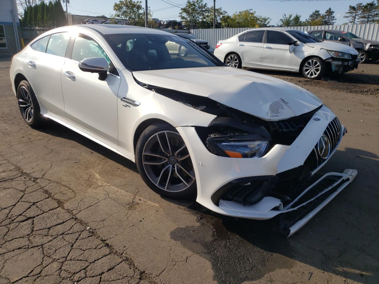 Фото: W1K7X5KB7NA045904