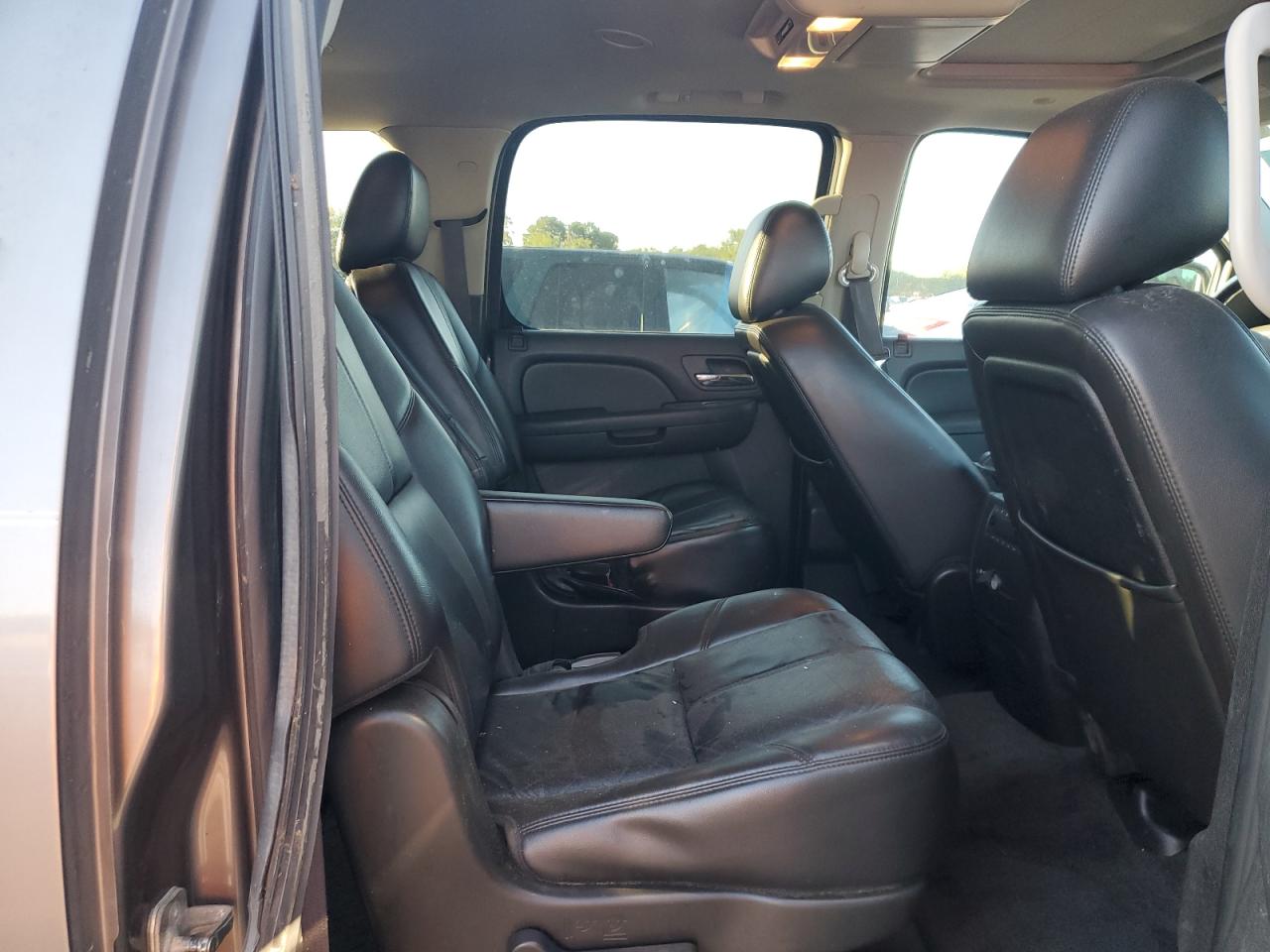 2011 Chevrolet Suburban K1500 Lt VIN: 1GNSKJE33BR395289 Lot: 71931345