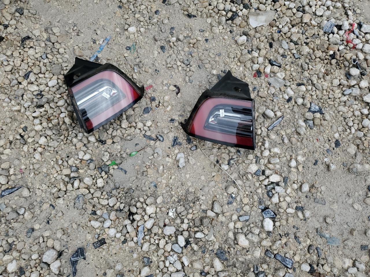 2024 Tesla Model Y VIN: 7SAYGDED6RF098213 Lot: 84432265