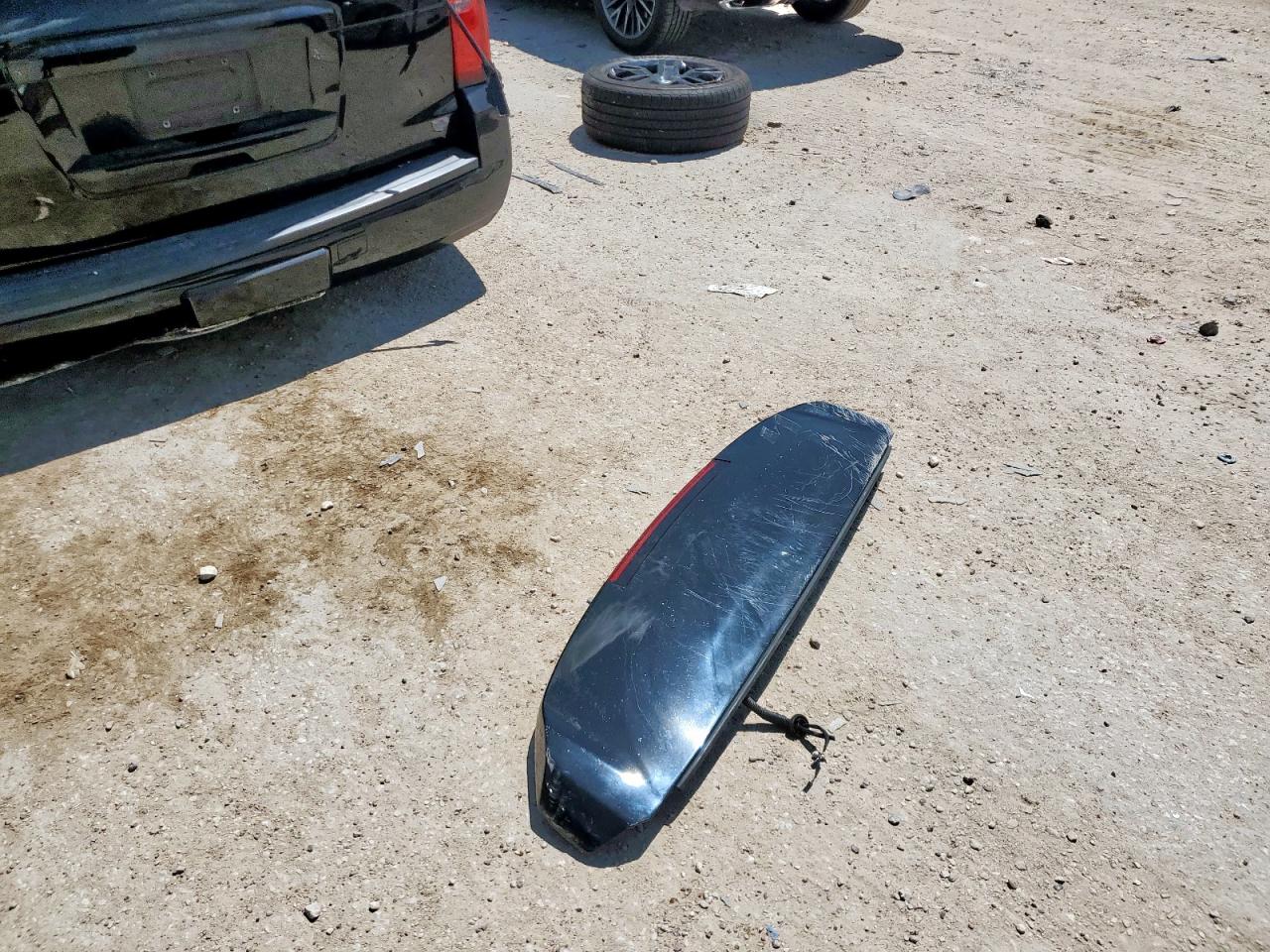 2018 Chevrolet Tahoe C1500 Lt VIN: 1GNSCBKC0JR352440 Lot: 80700185