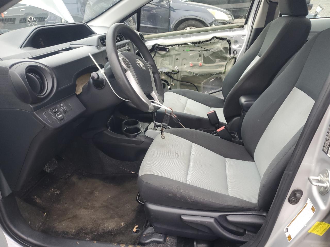 2013 Toyota Prius C VIN: JTDKDTB32D1037718 Lot: 80680455