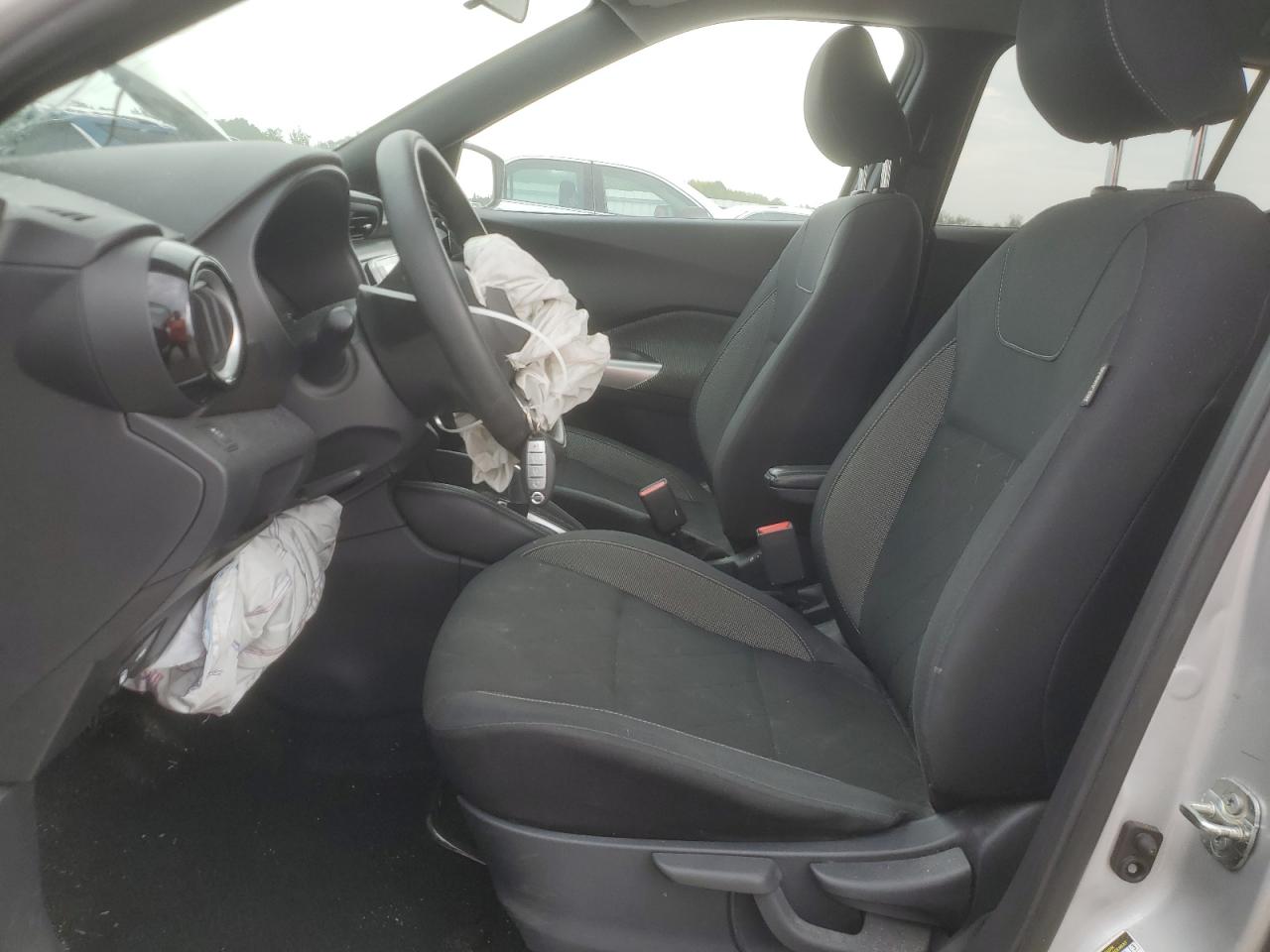 2019 Nissan Kicks S VIN: 3N1CP5CUXKL569743 Lot: 83779065