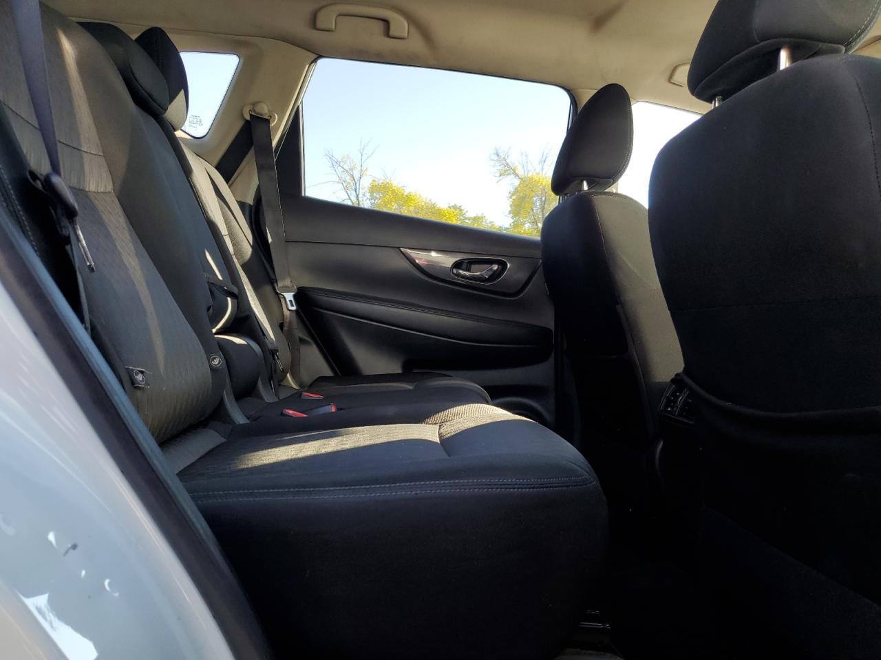 2020 Nissan Rogue S VIN: JN8AT2MT2LW013687 Lot: 84807455