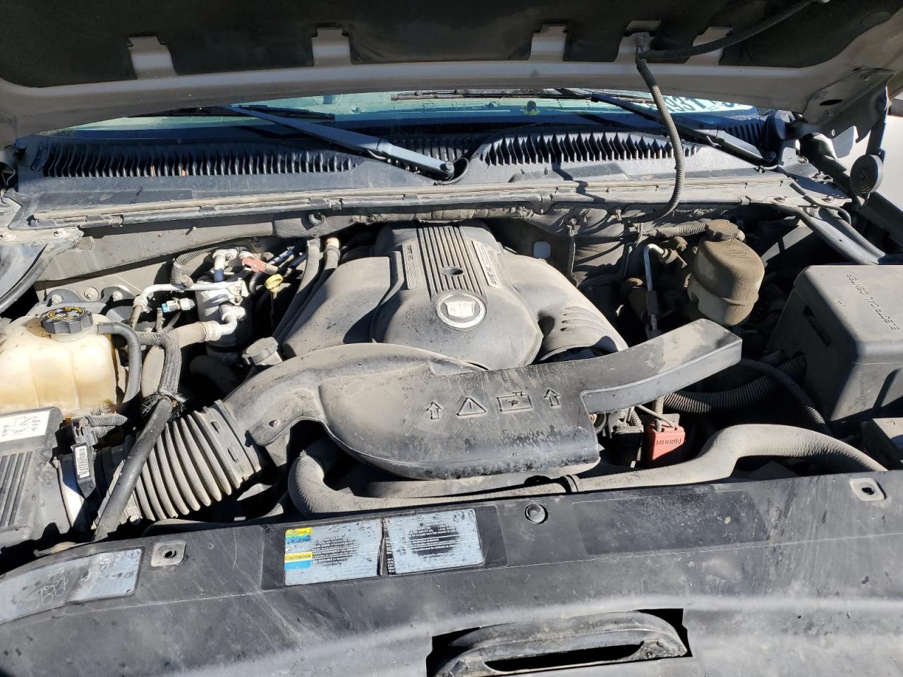 2002 Cadillac Escalade Luxury VIN: 1GYEK63N32R287000 Lot: 81931135