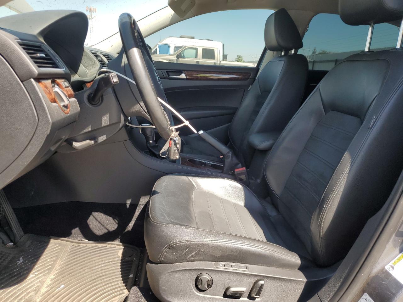 2013 Volkswagen Passat Sel VIN: 1VWCP7A38DC058109 Lot: 71280125