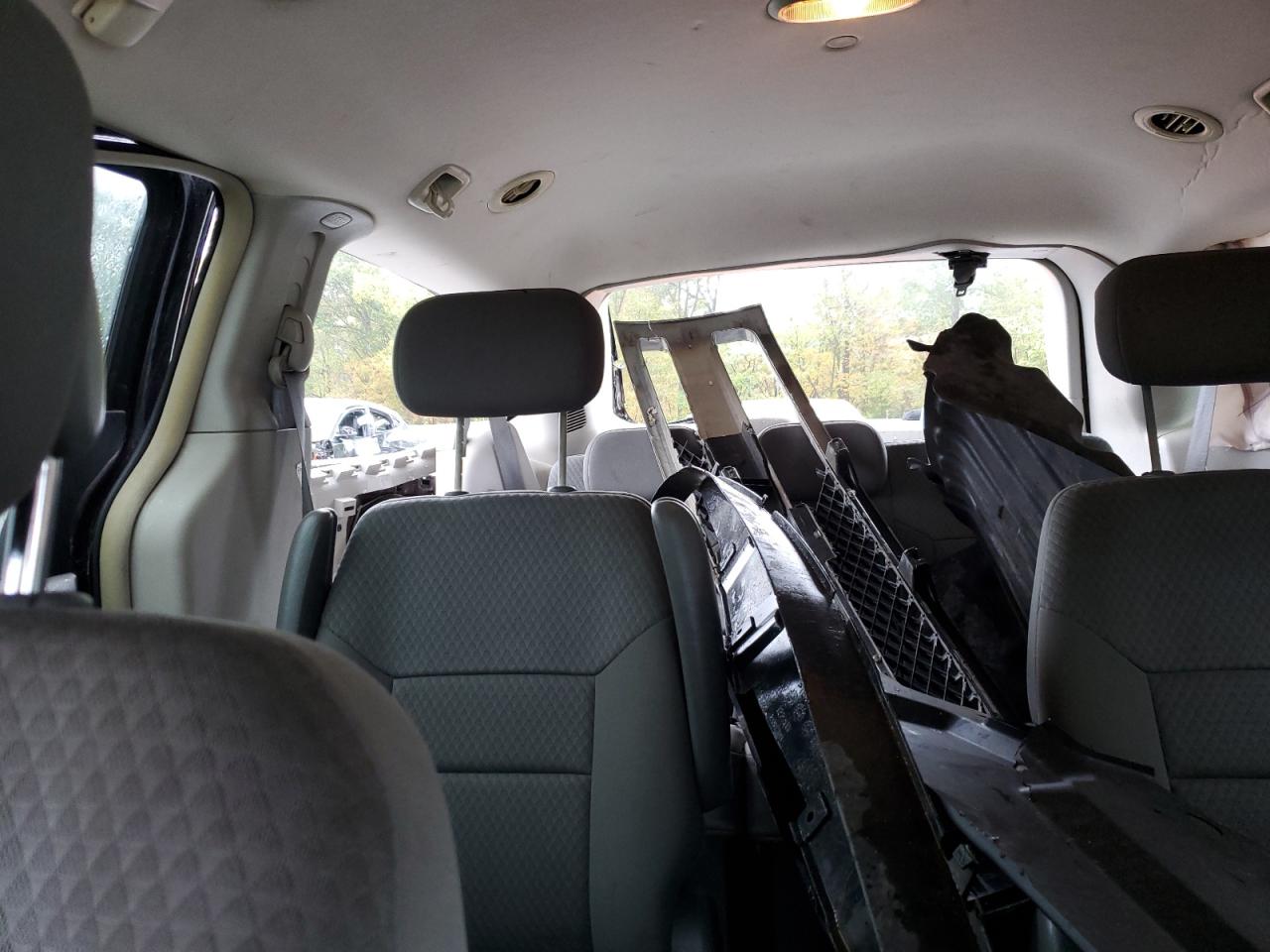 2010 Chrysler Town & Country Lx VIN: 2A4RR2D13AR357136 Lot: 84025525