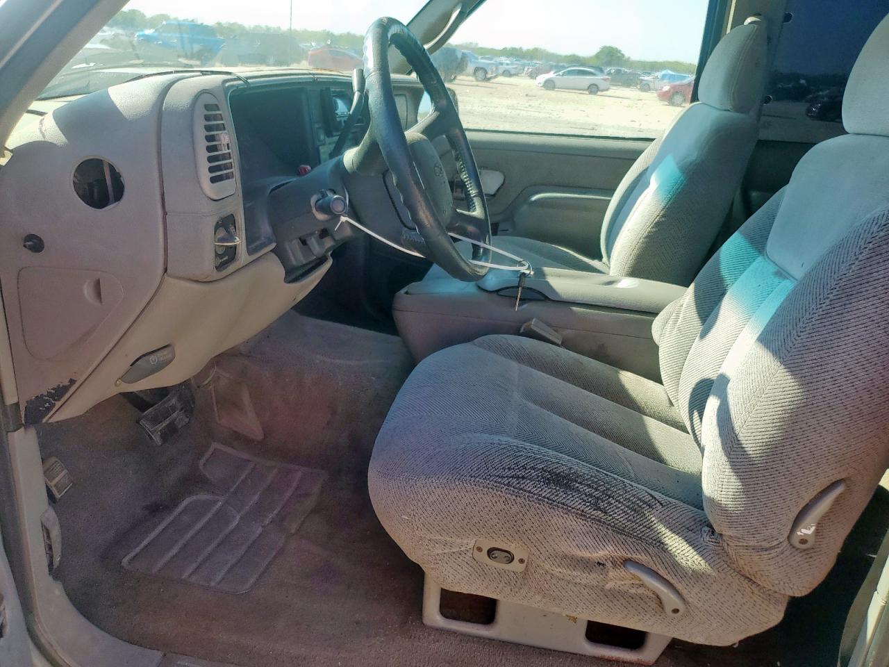 1999 Chevrolet Gmt-400 C1500 VIN: 1GCEC19R7XR114135 Lot: 71123475