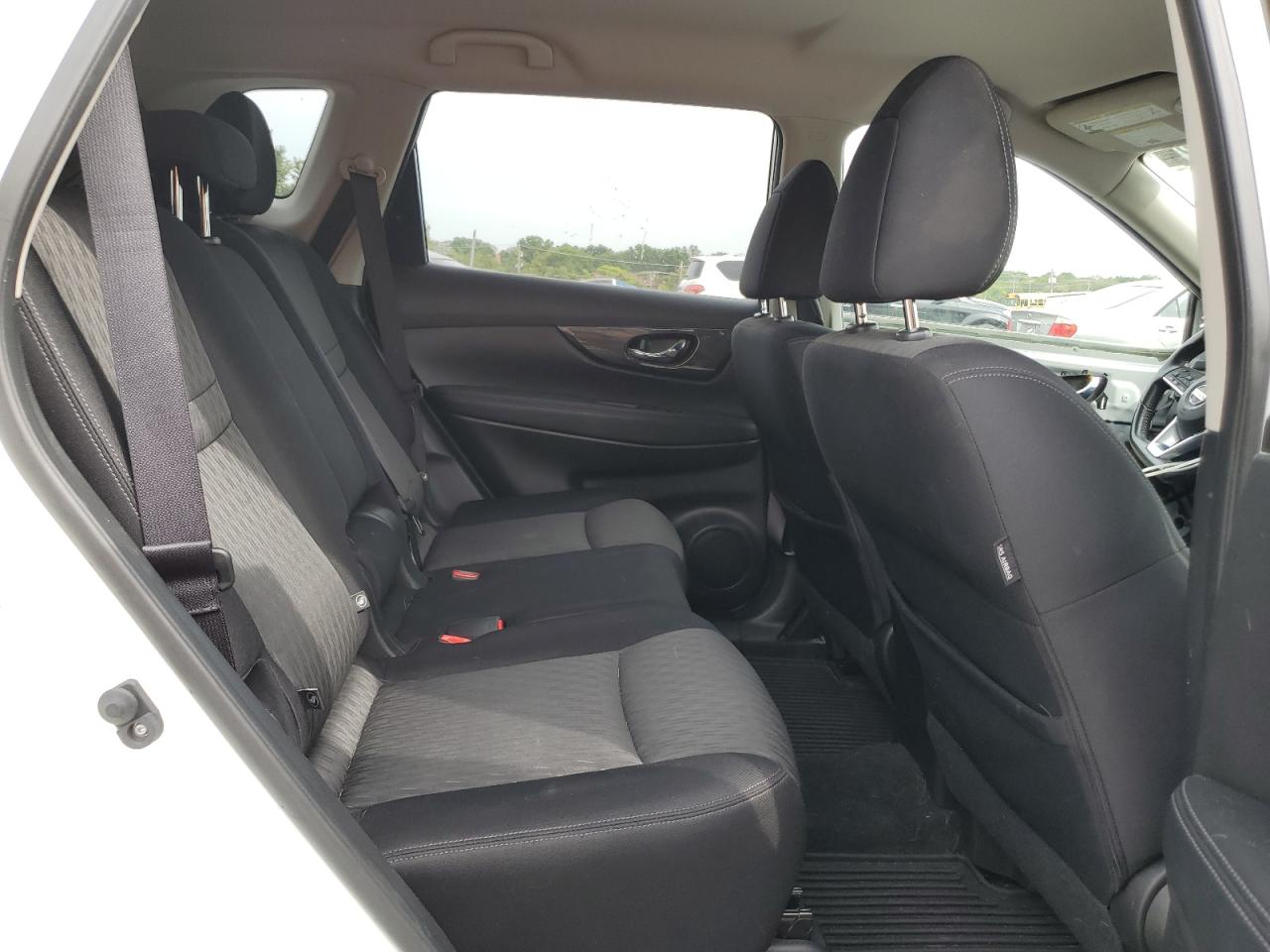 2017 Nissan Rogue S VIN: JN8AT2MV4HW013389 Lot: 81875025