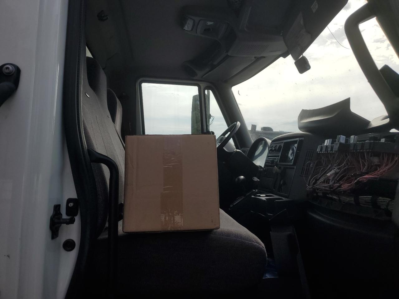 2015 International 4300 Box Truck VIN: 1HTMMMML1FH722575 Lot: 80199015