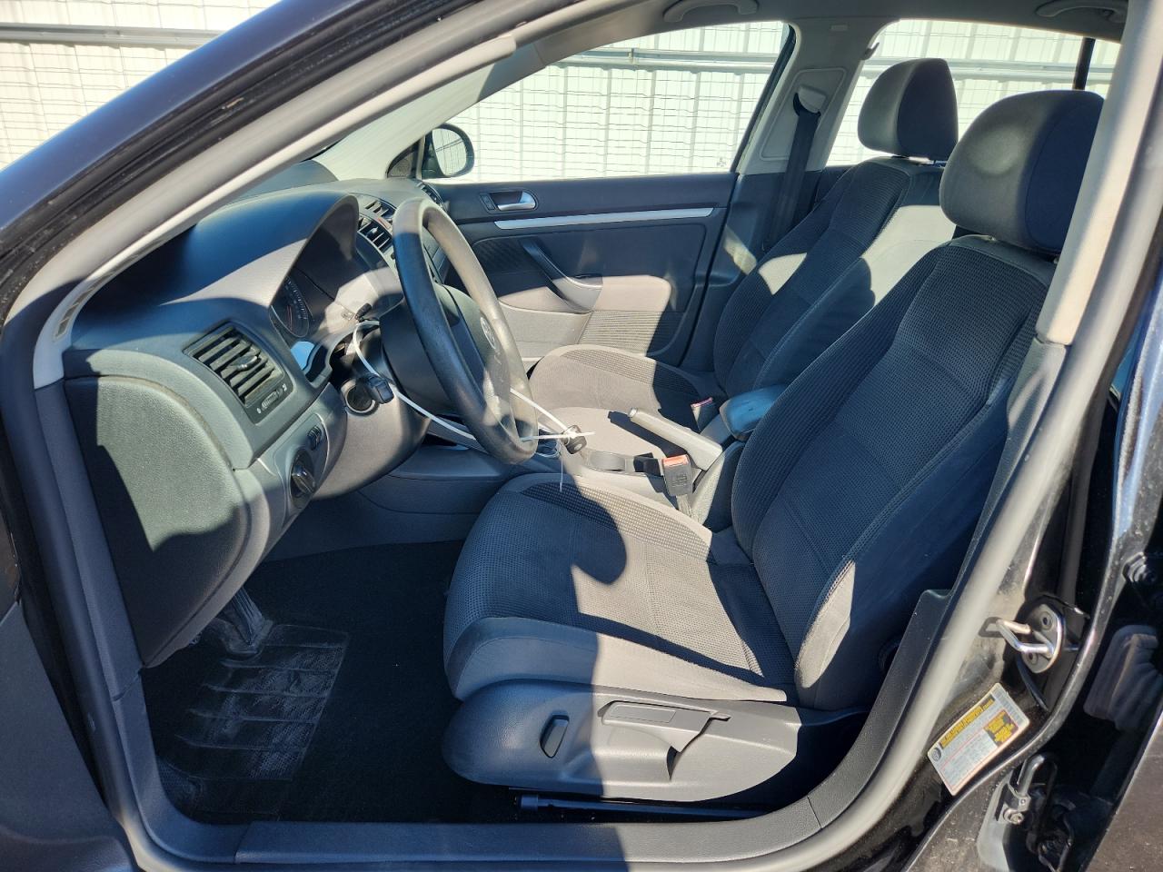 2008 Volkswagen Jetta S VIN: 3VWJZ71K98M170107 Lot: 81610875