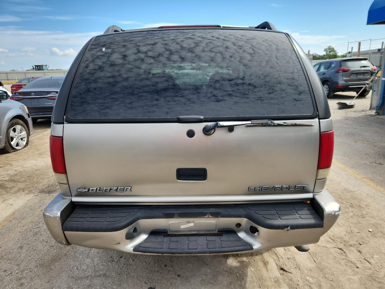 2001 Chevrolet Blazer VIN: 1GNDT13W712177561 Lot: 81979655