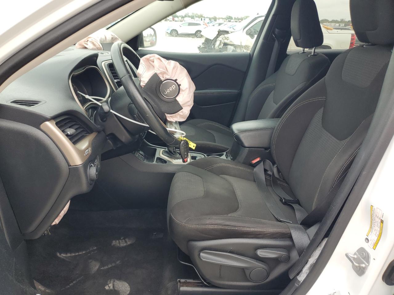 2015 Jeep Cherokee Latitude VIN: 1C4PJLCB1FW695315 Lot: 71223015