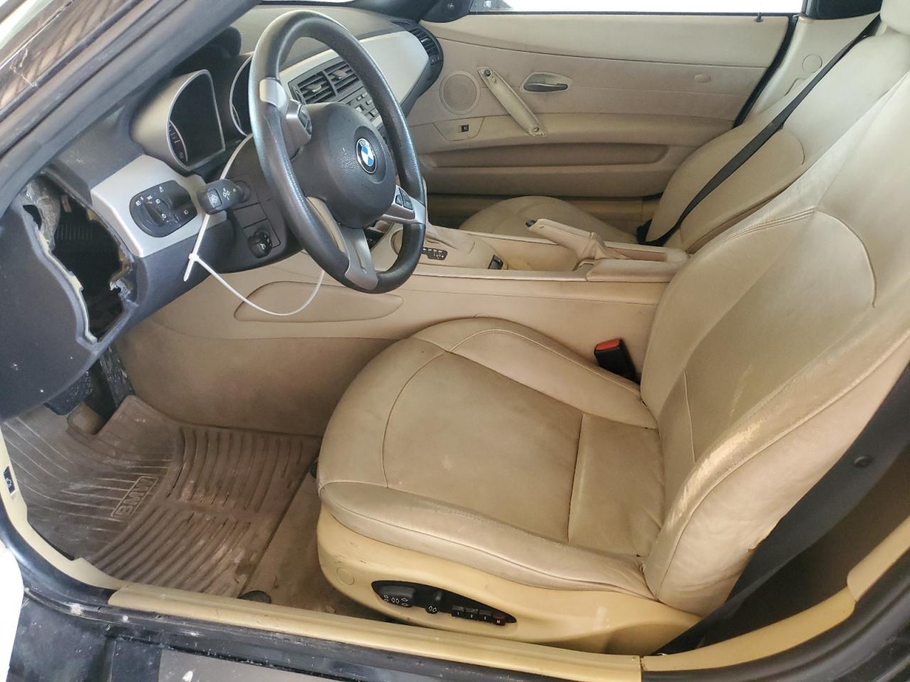 2005 BMW Z4 2.5 VIN: 4USBT33585LS54256 Lot: 84707975