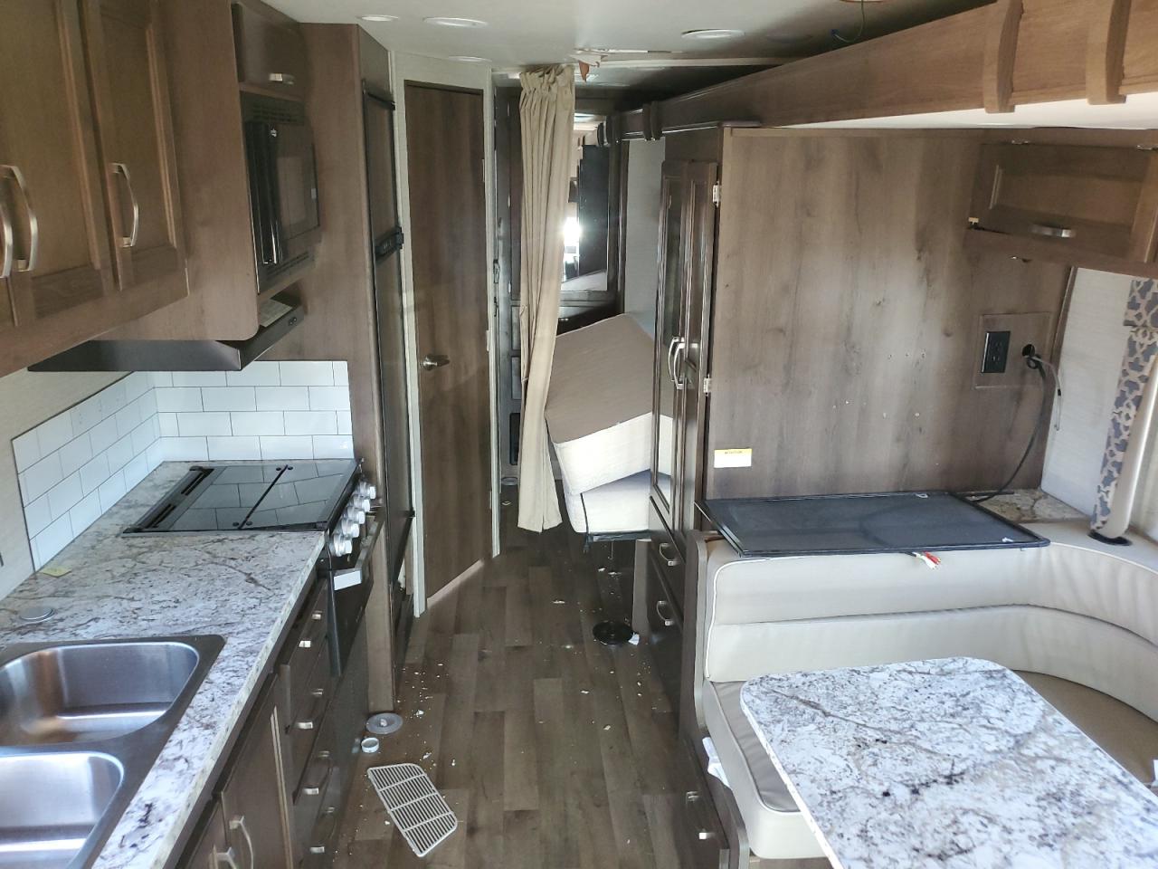 2019 Ford Econoline E450 Super Duty Cutaway Van VIN: 1FDXE4FS8KDC40274 Lot: 81372575