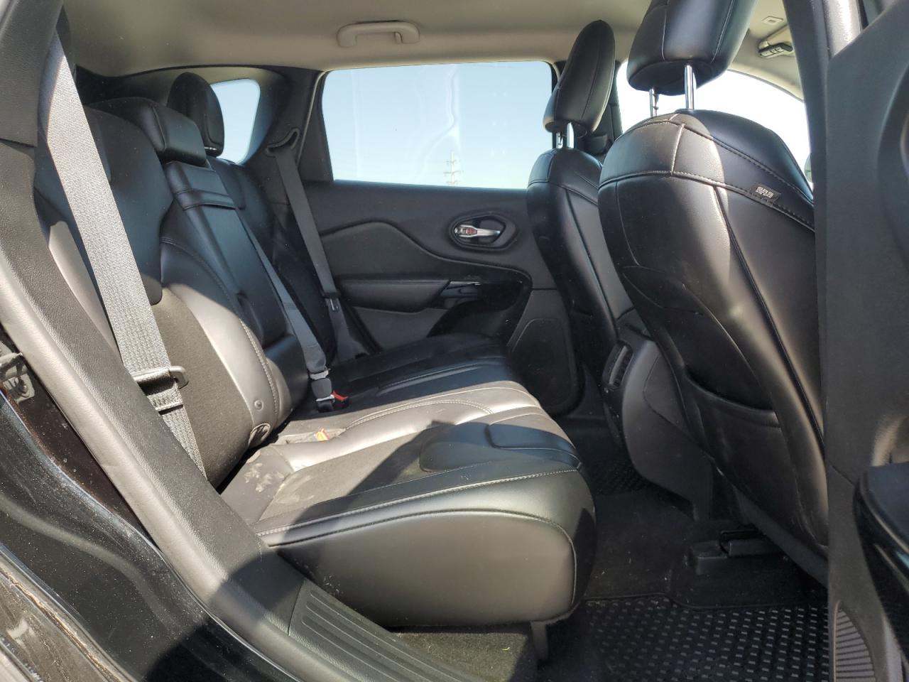 2019 Jeep Cherokee Latitude Plus VIN: 1C4PJMLBXKD394117 Lot: 80135385