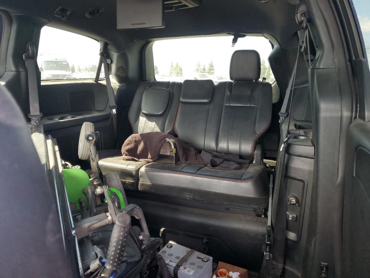 2011 Dodge Grand Caravan R/T VIN: 2D4RN7DG5BR765757 Lot: 81786435