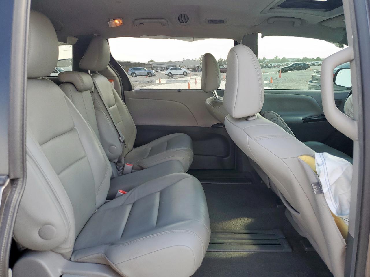 2017 Toyota Sienna Xle VIN: 5TDYZ3DC0HS800059 Lot: 84377995