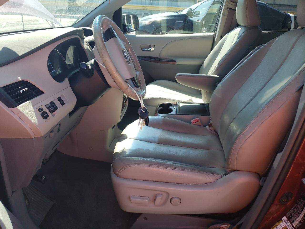 2014 Toyota Sienna Xle VIN: 5TDYK3DC8ES443133 Lot: 84273065