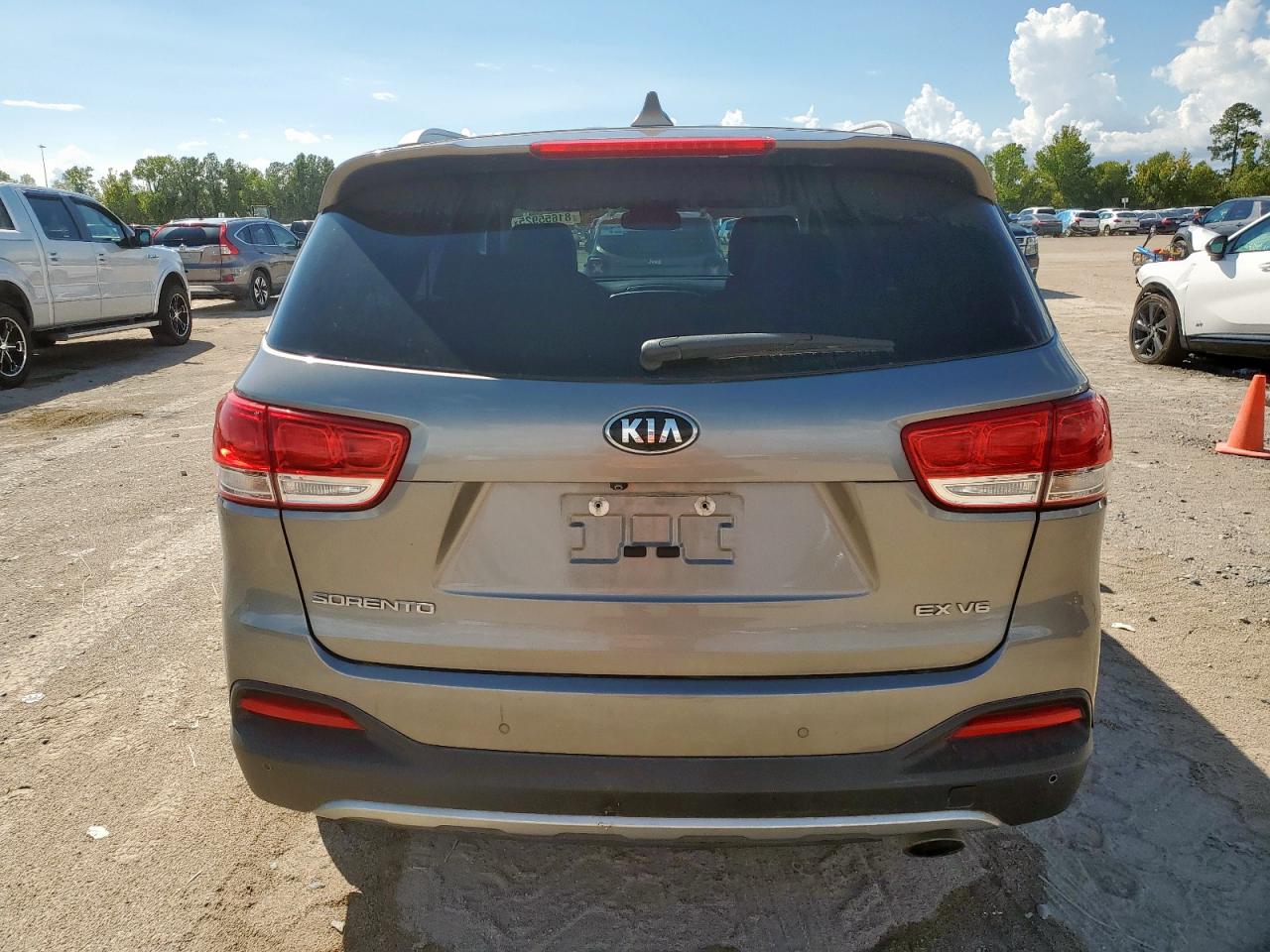 2017 Kia Sorento Ex VIN: 5XYPH4A50HG235092 Lot: 81655925
