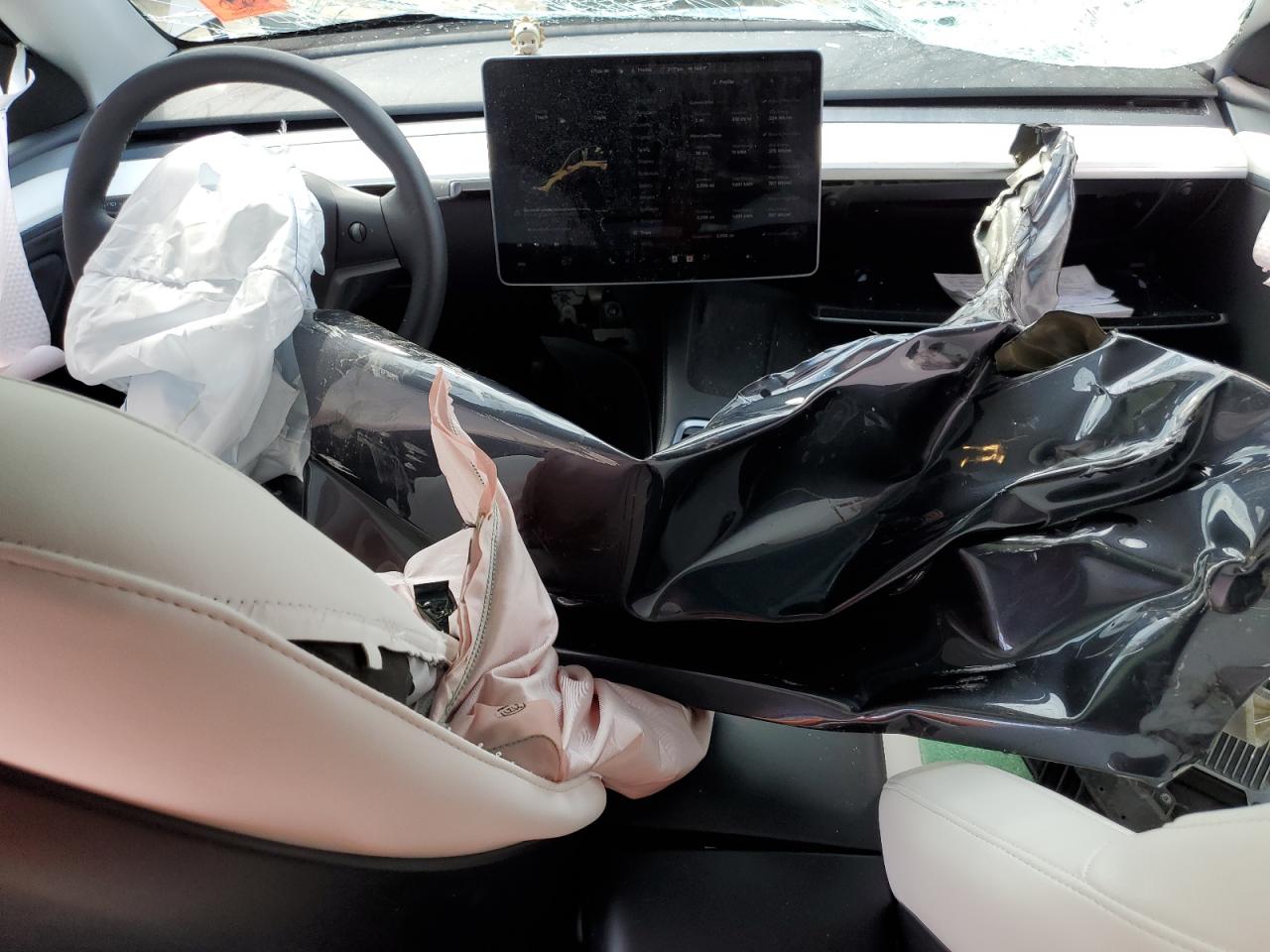 2024 Tesla Model Y VIN: 7SAYGDED0RA327594 Lot: 71958085