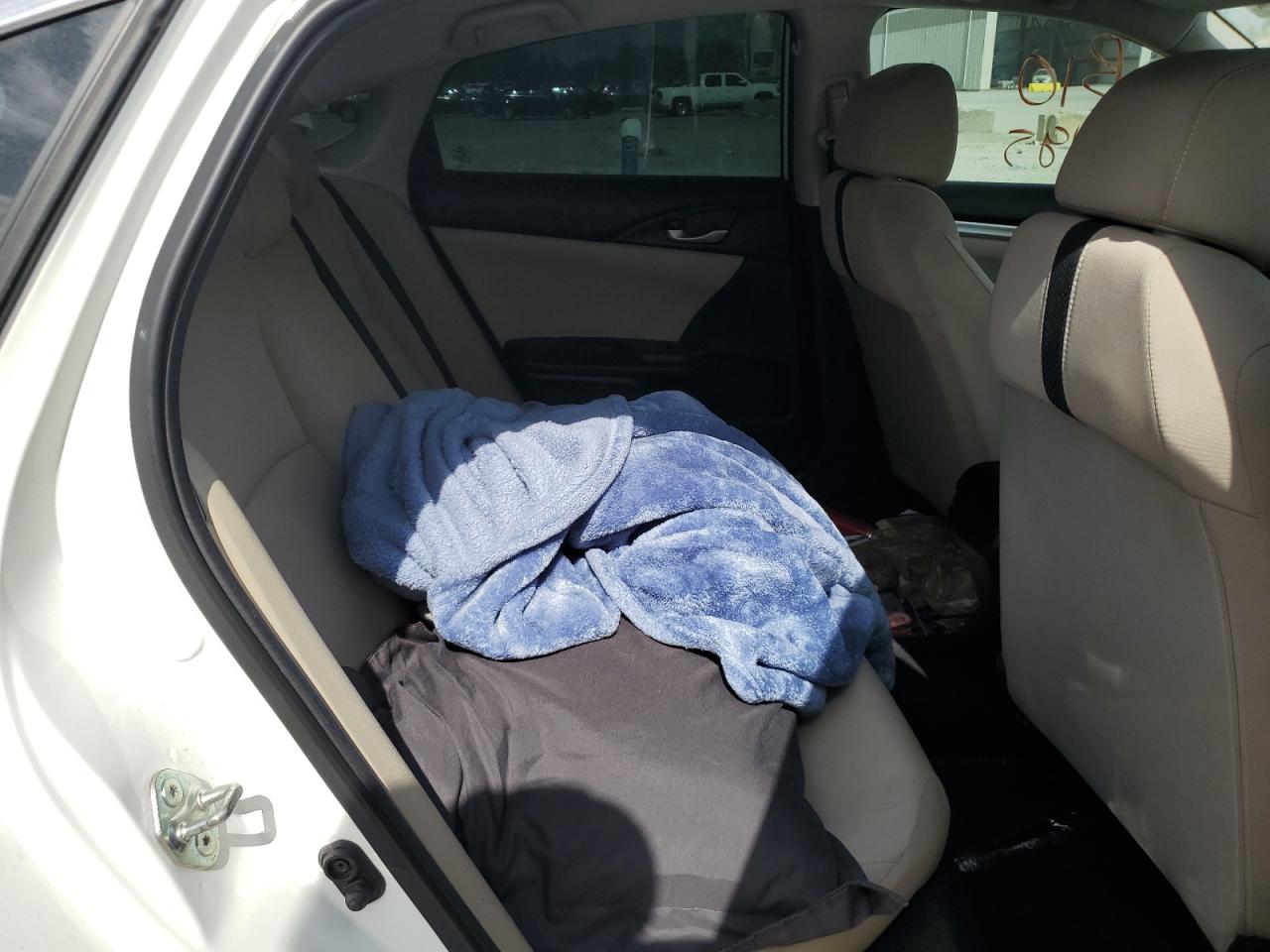 2018 Honda Civic Lx VIN: 19XFC2F51JE041214 Lot: 83993355