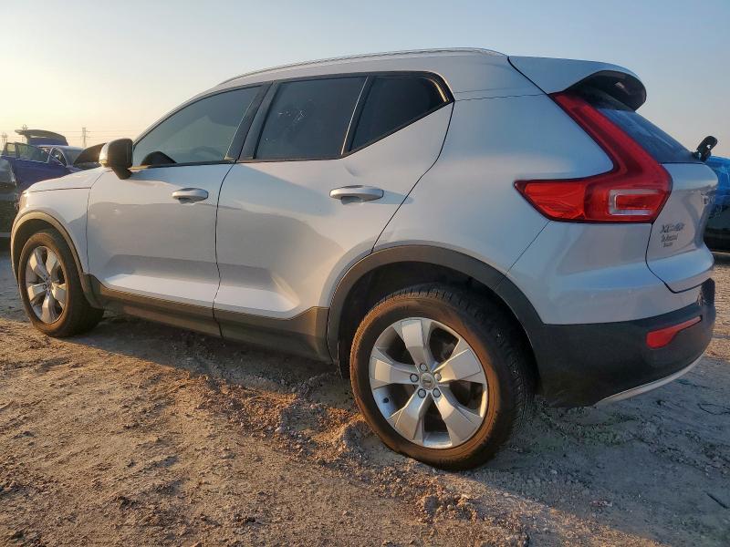 2021 VOLVO XC40 T5 MOMENTUM  