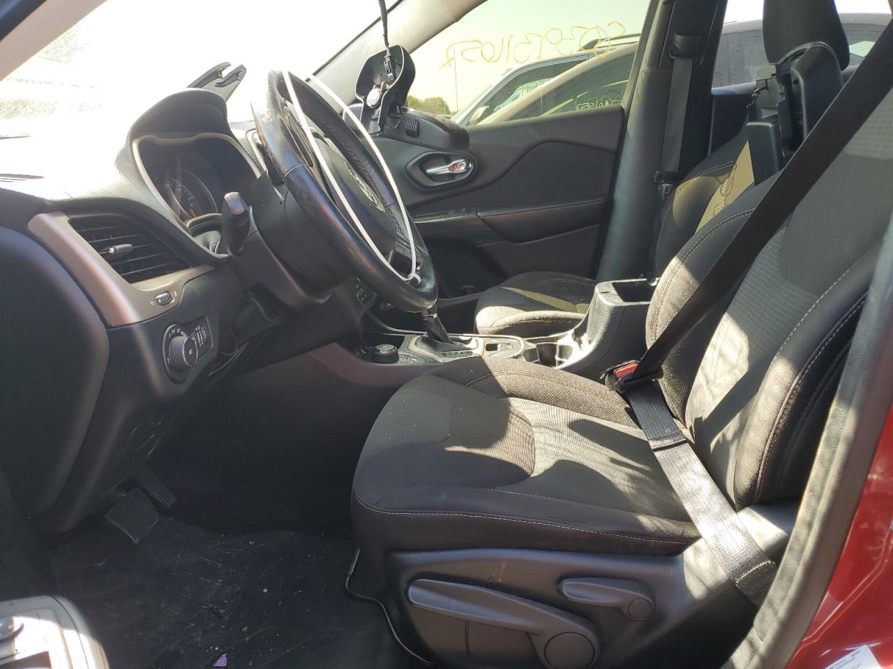 2016 Jeep Cherokee Latitude VIN: 1C4PJMCS0GW114832 Lot: 80393165