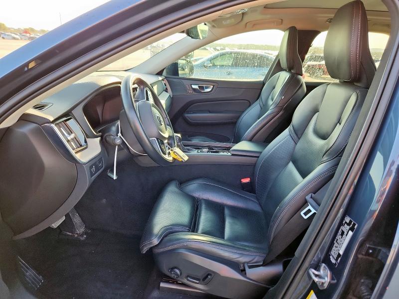 VOLVO XC60 2021 Granatowy