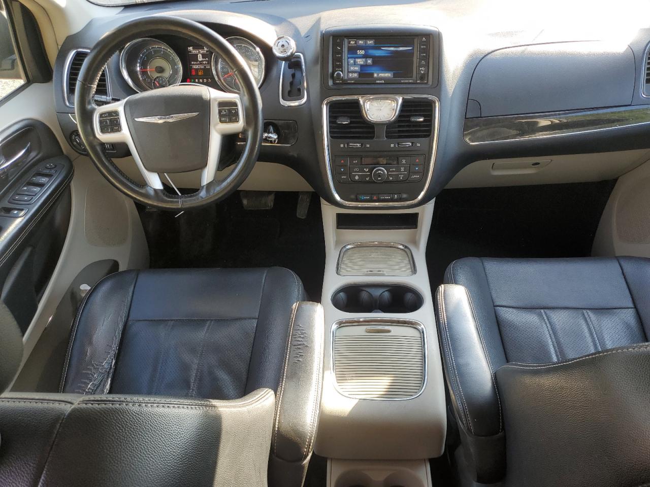 2016 Chrysler Town & Country Touring L VIN: 2C4RC1CGXGR126895 Lot: 71513695