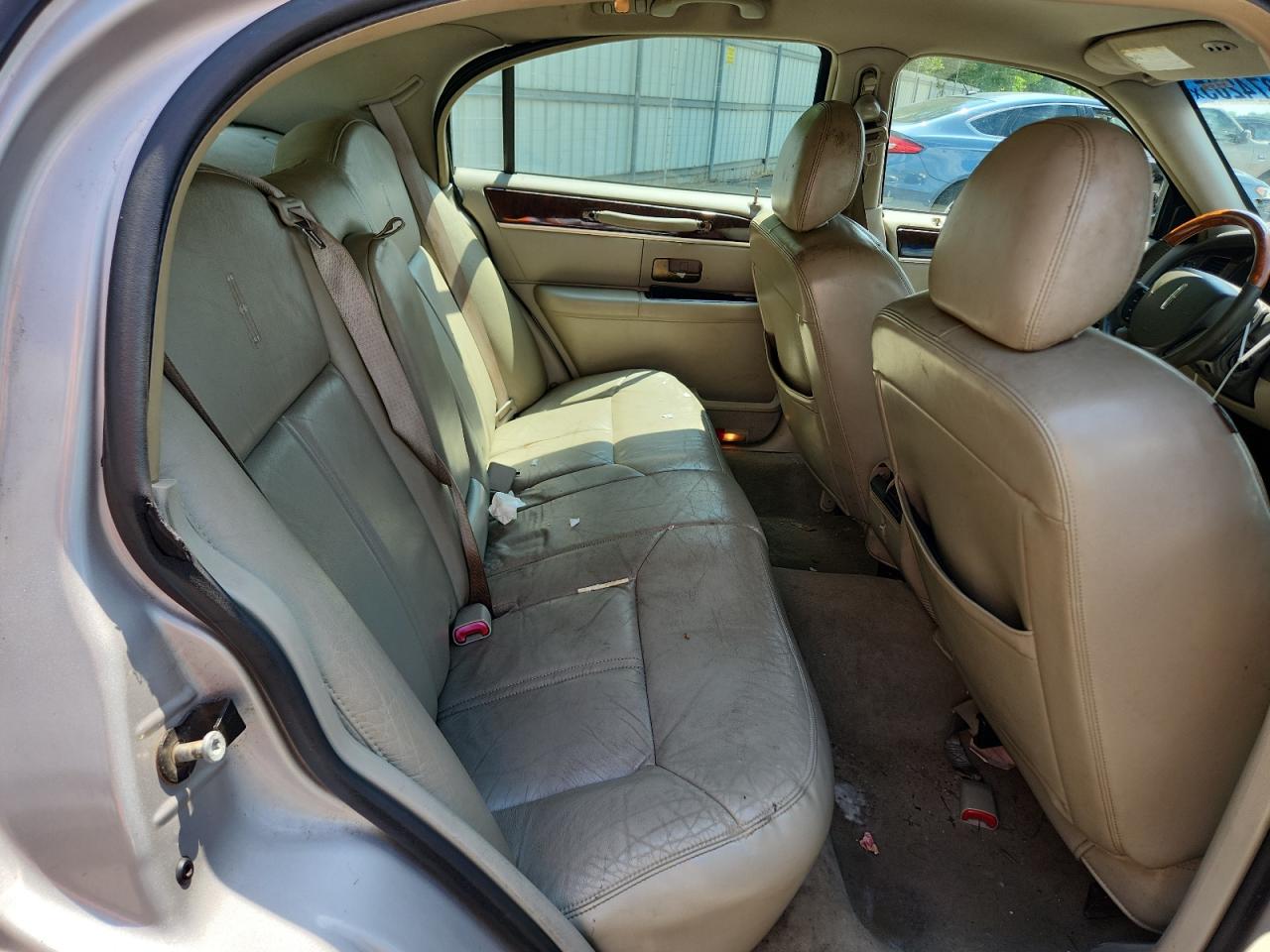 2009 Lincoln Town Car Signature Limited VIN: 2LNHM82V59X617838 Lot: 70874205