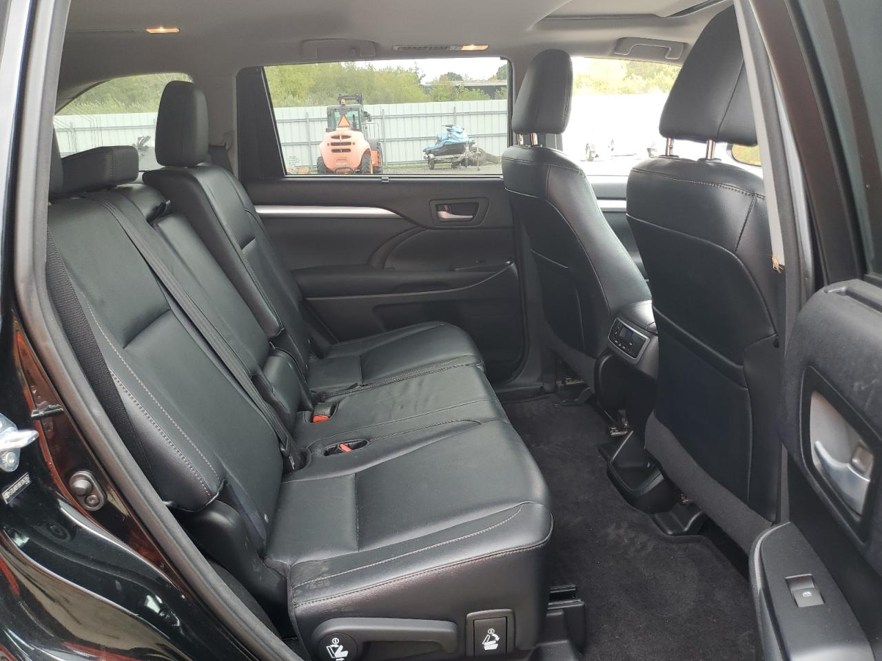2014 Toyota Highlander Xle VIN: 5TDJKRFH9ES063957 Lot: 81086255