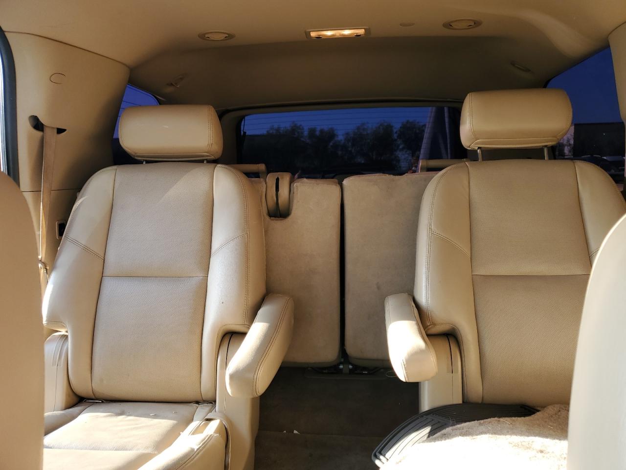 2010 Cadillac Escalade Premium VIN: 1GYUKCEF1AR265978 Lot: 84265465