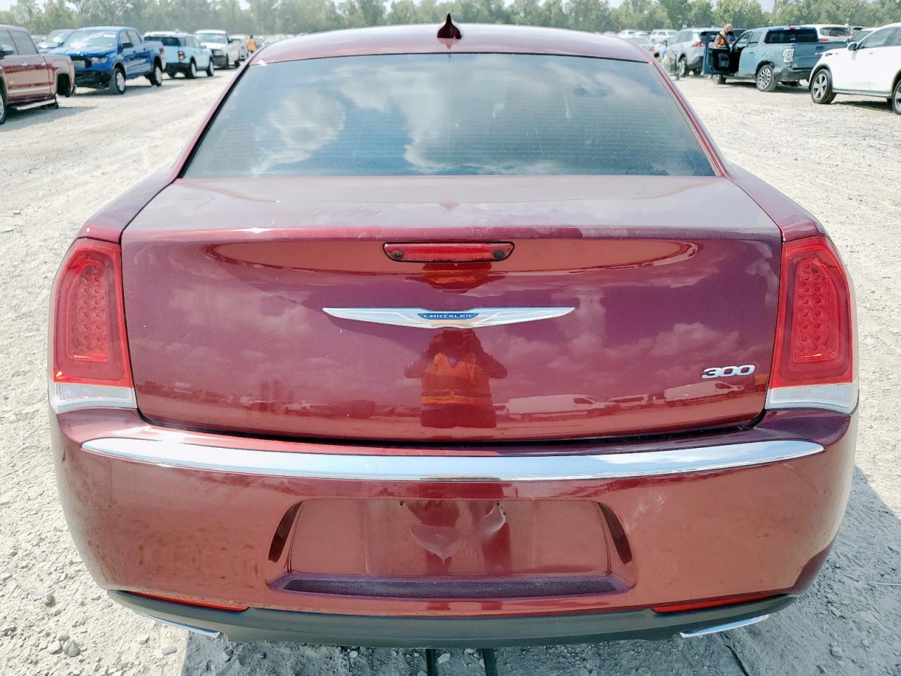 2018 Chrysler 300 Touring VIN: 2C3CCAAG4JH201682 Lot: 81271525