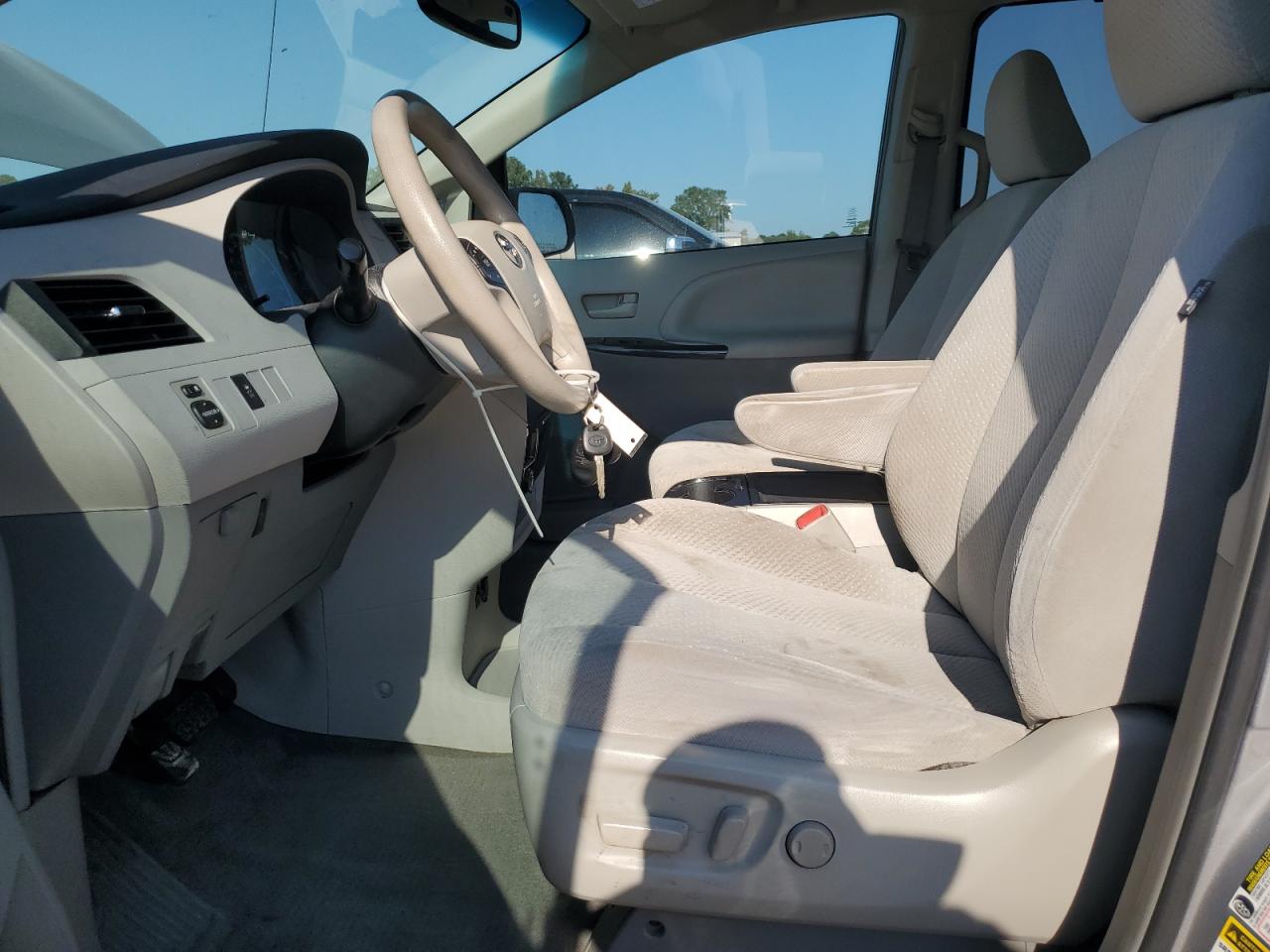 2012 Toyota Sienna Le VIN: 5TDKK3DC9CS255921 Lot: 81552965