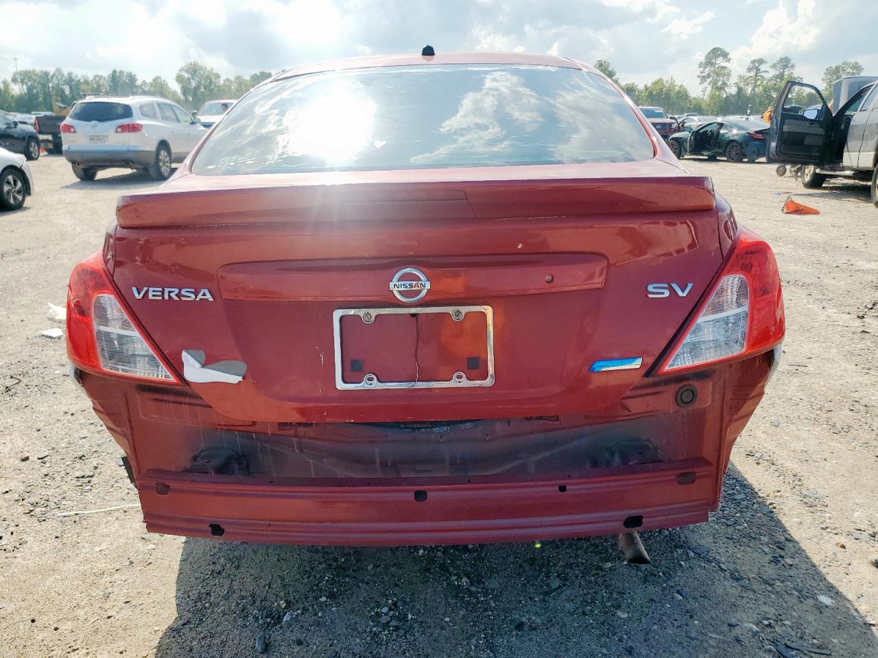 2015 Nissan Versa S VIN: 3N1CN7AP2FL807928 Lot: 70903425