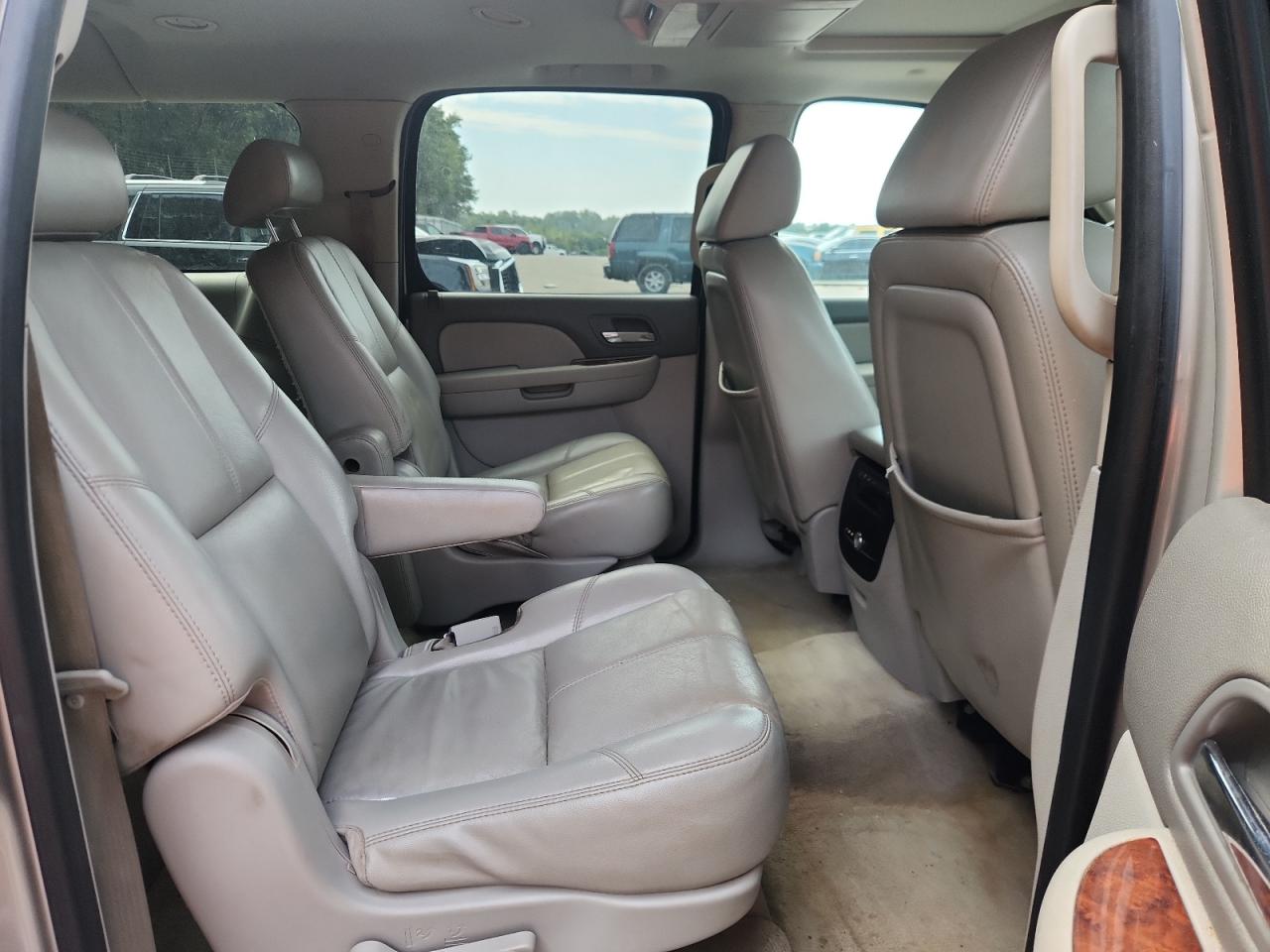 2007 Chevrolet Suburban C1500 VIN: 1GNFC16J47J253339 Lot: 81411005