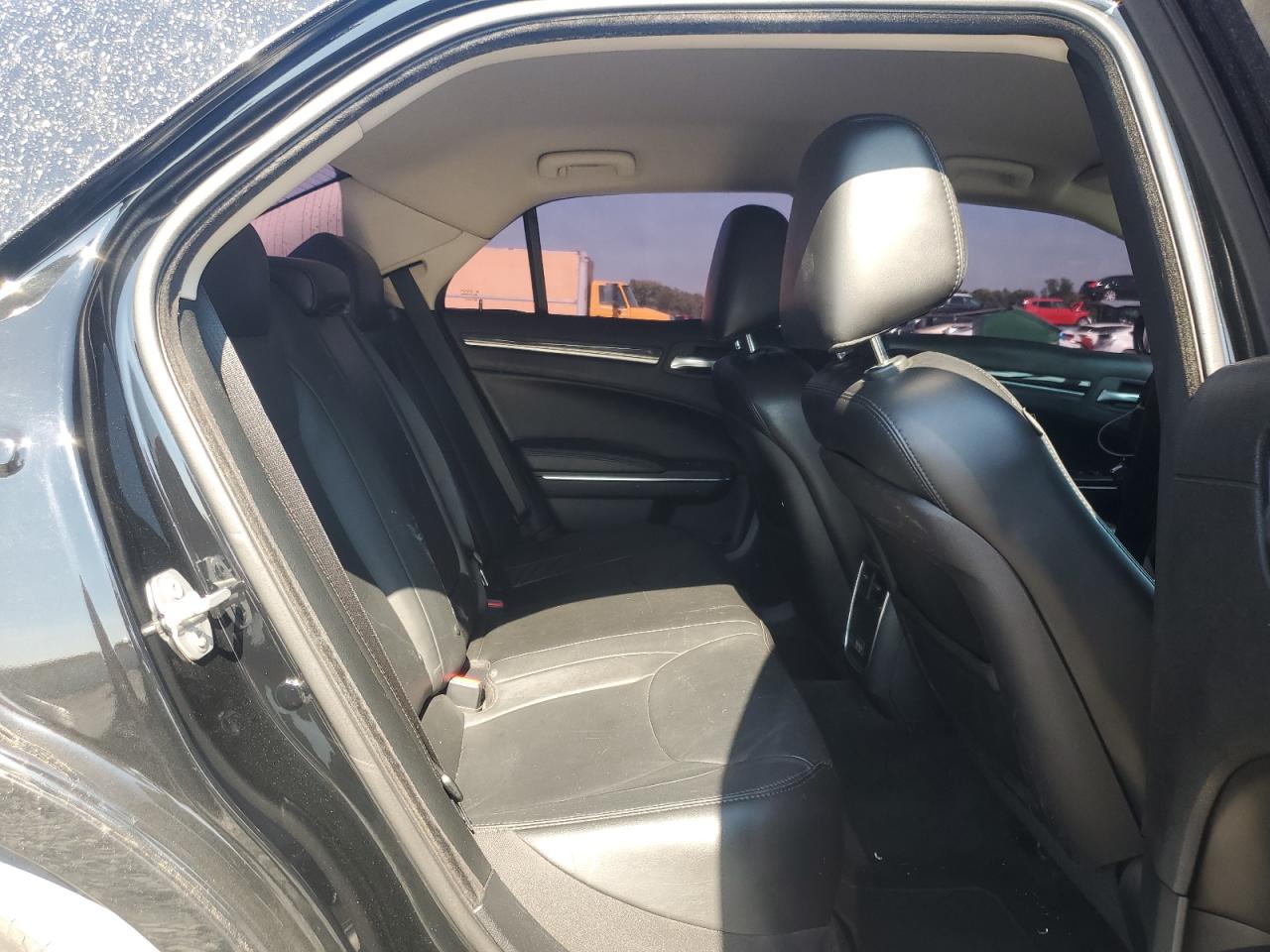 2016 Chrysler 300 Limited VIN: 2C3CCAAG8GH269878 Lot: 80586405