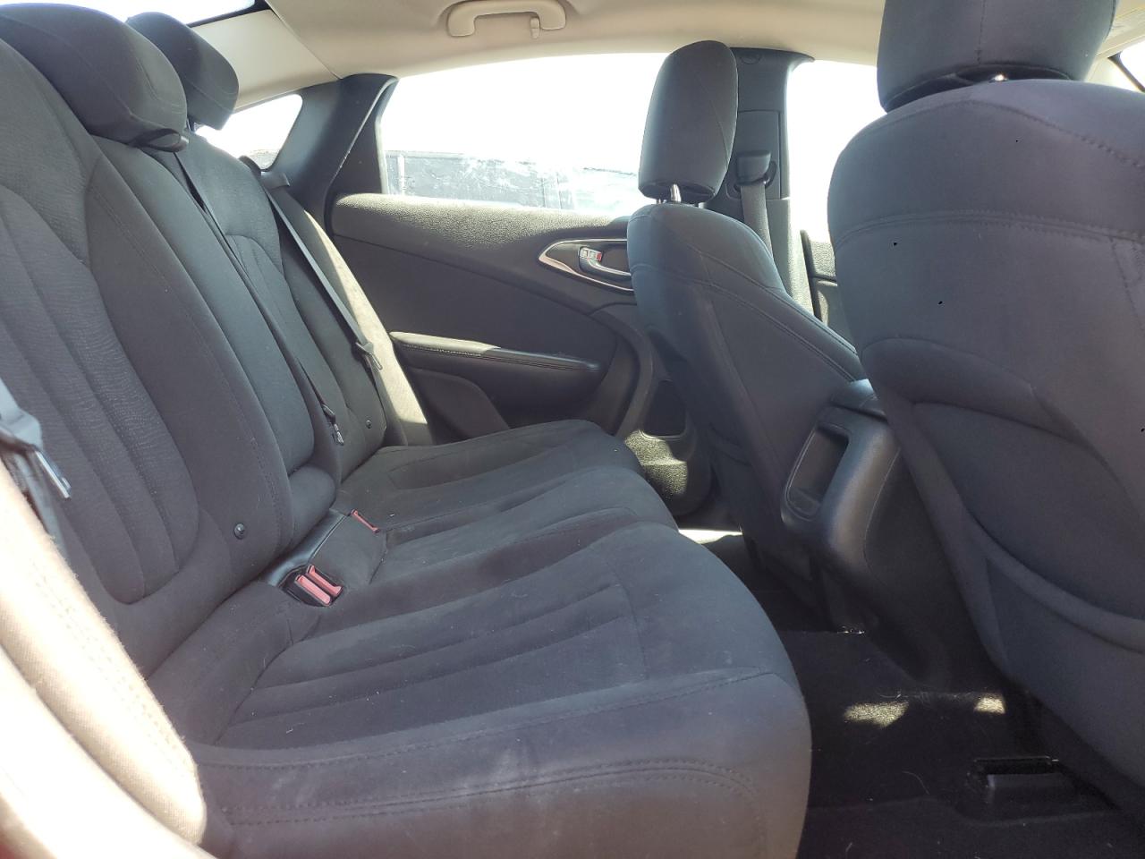 2015 Chrysler 200 Limited VIN: 1C3CCCAB1FN555674 Lot: 80073785